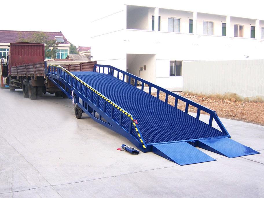成都8噸移動(dòng)式登車橋